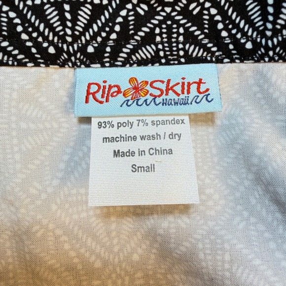 RipSkirt Hawaii Women's Small Pearl Batik Print Wrap Skirt Black White Length‎ 1 - Picture 3 of 7